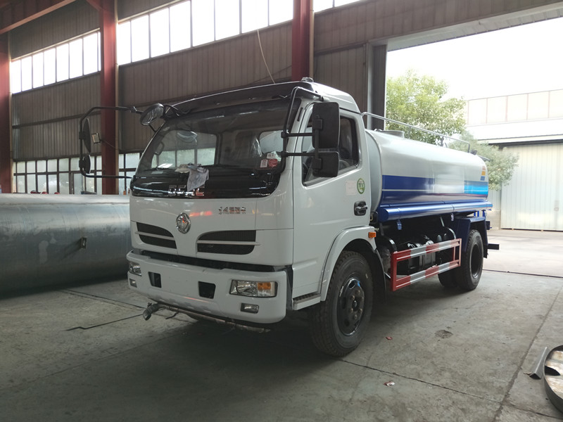 東風福瑞卡8-9噸灑水車 東風福瑞卡8-9噸灑水車