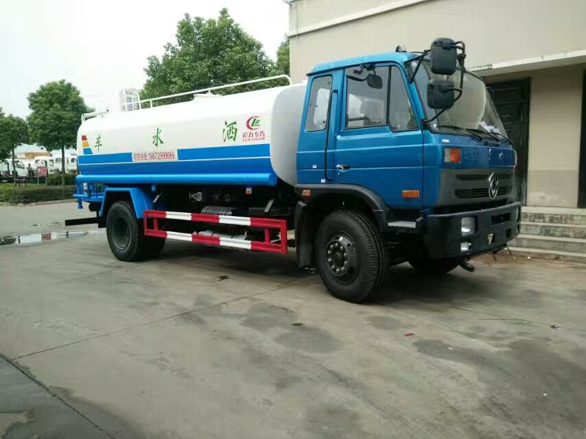 東風(fēng)老款15噸灑水車圖片 東風(fēng)老款15噸灑水車圖片