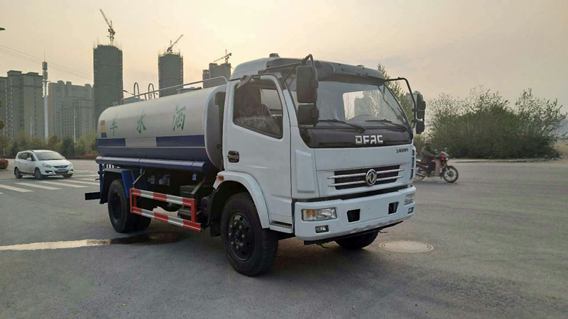 開綠化灑水車需要什么條件 工地用灑水車要注意哪些事項(xiàng) 開綠化灑水車需要什么條件 工地用灑水車要注意哪些事項(xiàng)