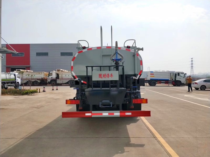 �塢�����|�L�������p��20����ˮ܇��·ϵ�y�� �ɹܵ�����λ��ͨ���y��ֱͨ���y���^�V�W����ˮ�ڣ�ǰ�_�󞢡��ȇ�����λ�Ȼ���������ƽ�_�����G����ˮ���ڣ��M�ɡ� 