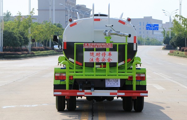 國(guó)六5噸東風(fēng)多利卡灑水車圖片 國(guó)六5噸東風(fēng)多利卡灑水車圖片