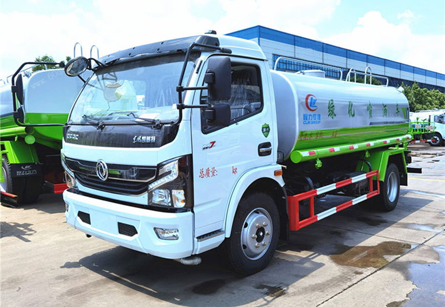 東風(fēng)凱普特灑水車(chē)圖片